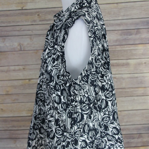 EMMA JAMES Navy and White Floral Sleeveless Top - Picture 5 of 8